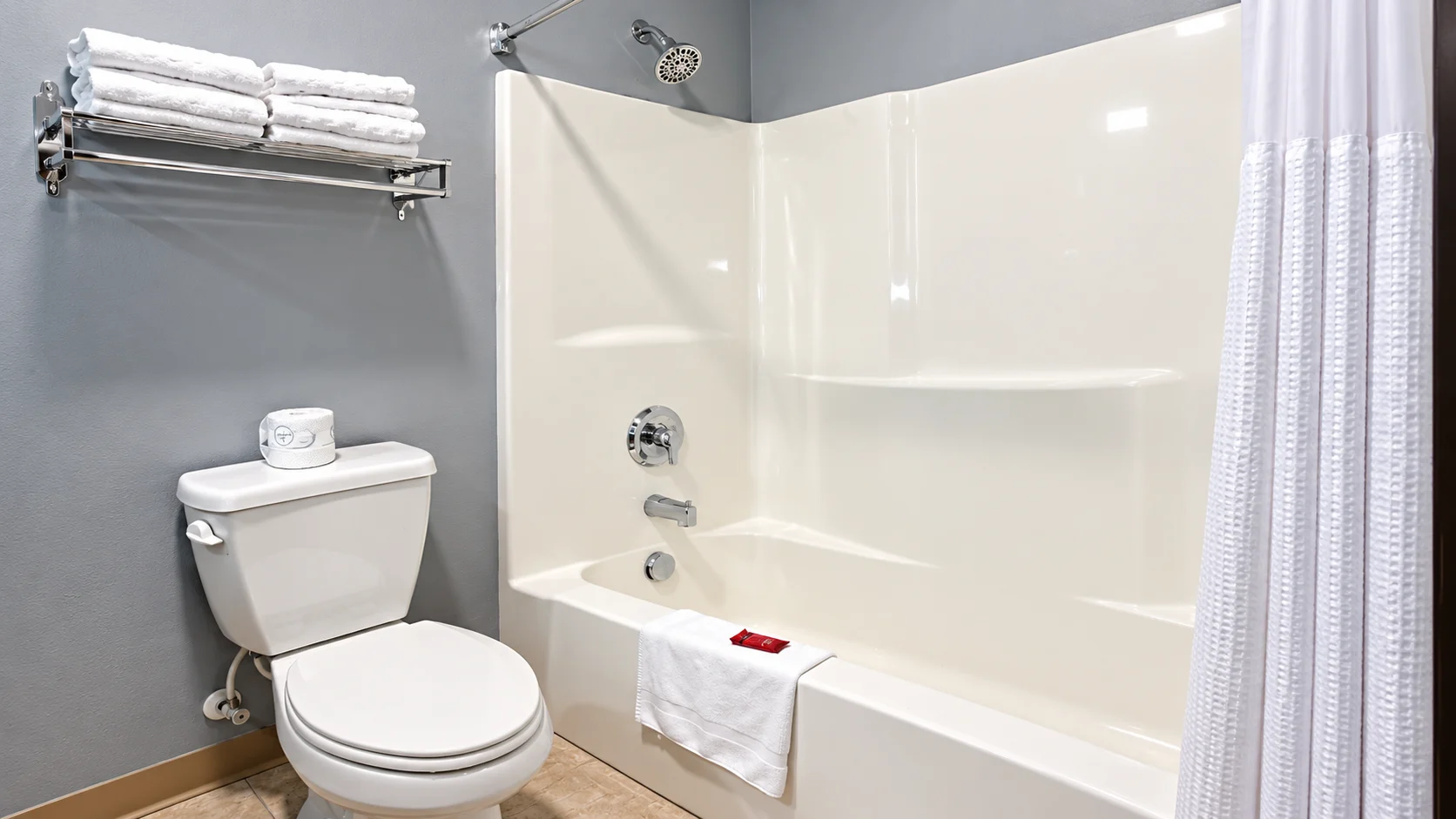 Bathtub and shower combination with curved curtain rod — Best Western Vernal Inn, Vernal Utah