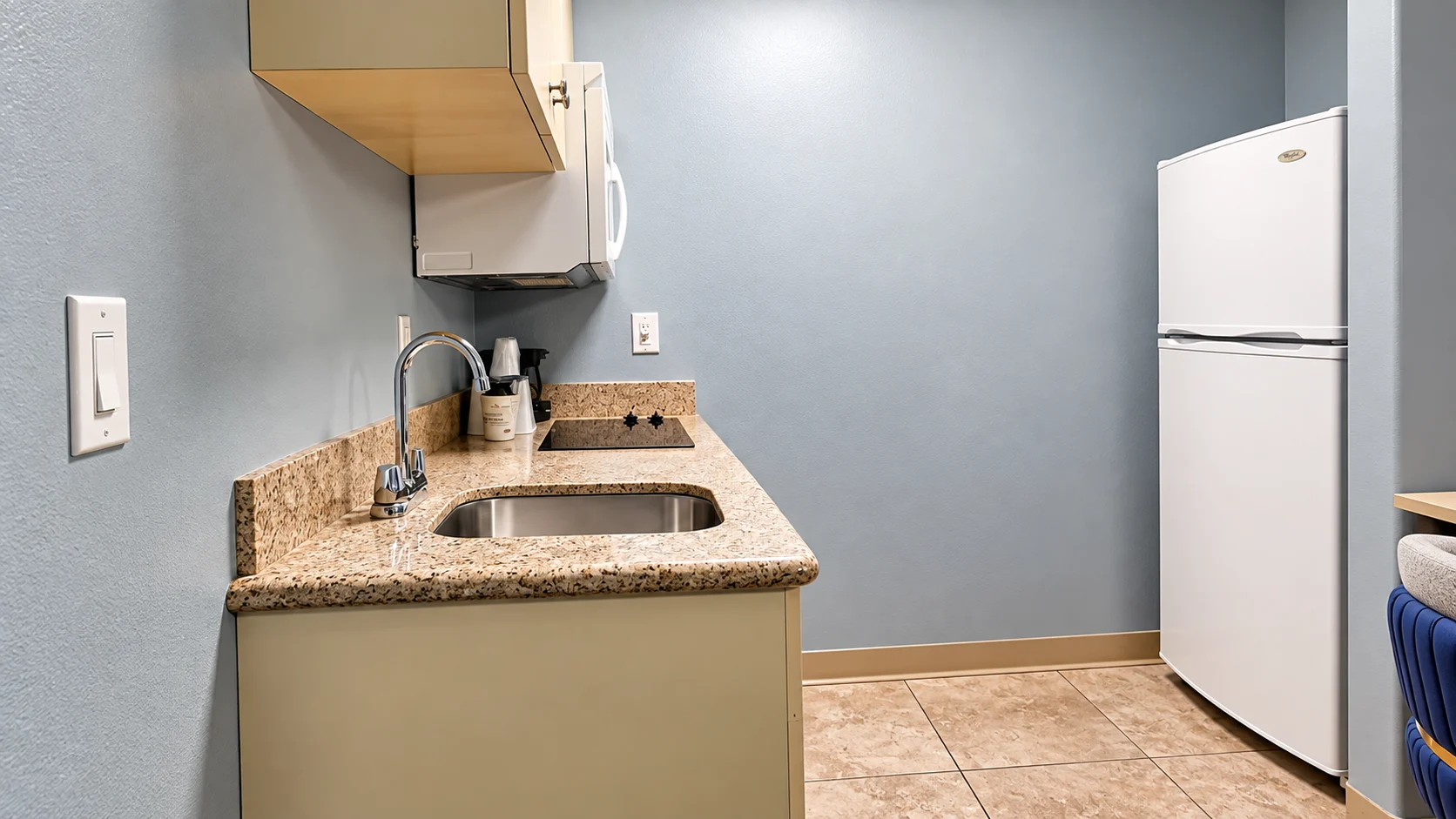 Kitchenette with sink, two-burner cooktop, microwave and full-height refrigerator — Best Western Vernal Inn, Vernal Utah